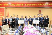 Bộ Y tế tiếp nhận 20 tấn hoá chất từ Tập đoàn Hóa chất Việt Nam trao tặng