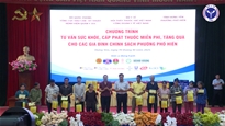 Tư vấn sức khỏe, cấp phát thuốc miễn phí và tặng quà cho các gia đình chính sách, hoàn cảnh khó khăn phường Phố Hiến (Hưng Yên)