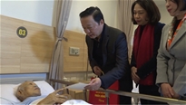 Phó Thủ tướng Chính phủ Trần Hồng Hà thăm, chúc tết Bệnh viện ung bướu Hà Nội và Học viện Y dược cổ truyền