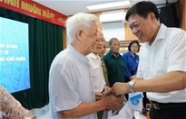 Bộ Y tế và Trung ương Hội Thầy thuốc trẻ khám sức khoẻ tình nguyện cho người dân tại huyện Tiên Lữ, tỉnh Hưng Yên