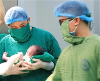 Phẫu thuật lấy thai an toàn cho sản phụ 60 tuổi