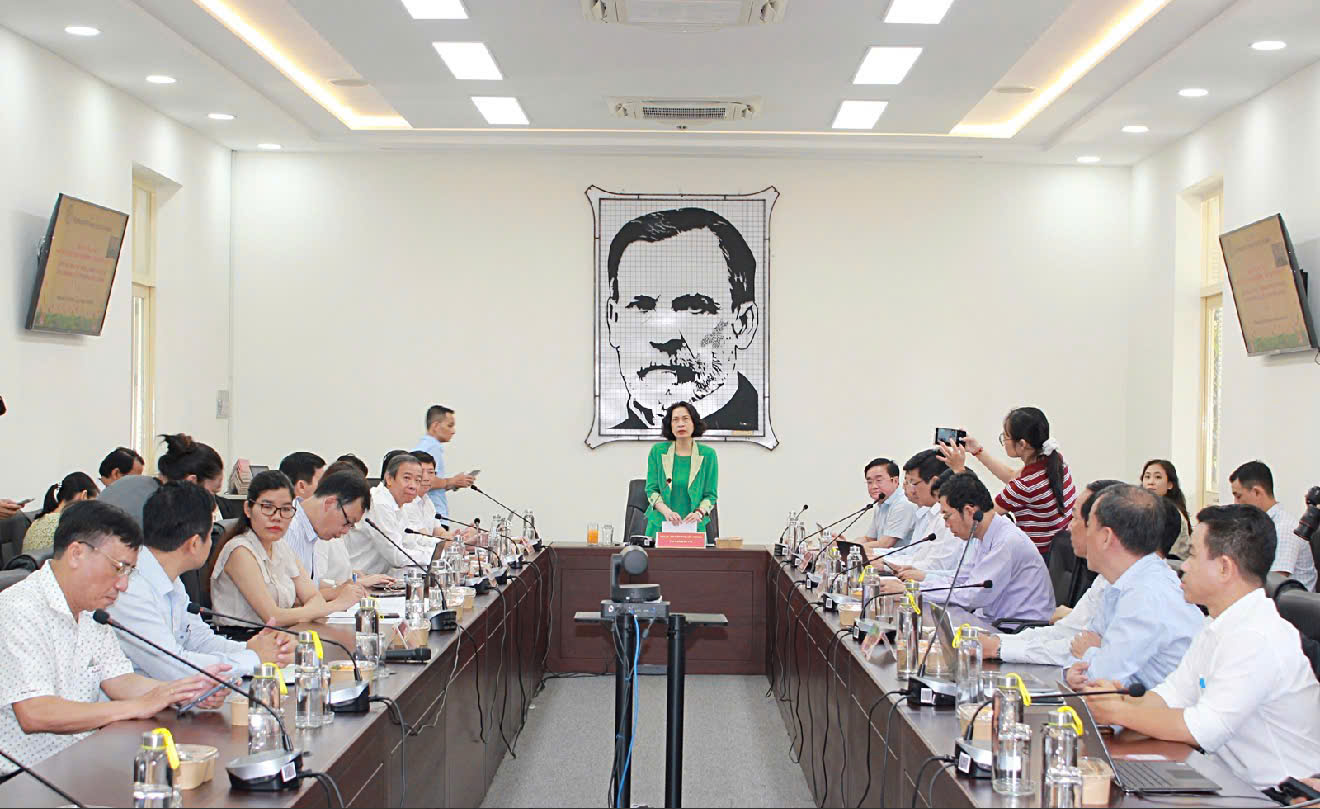 Quang cảnh buổi làm việc