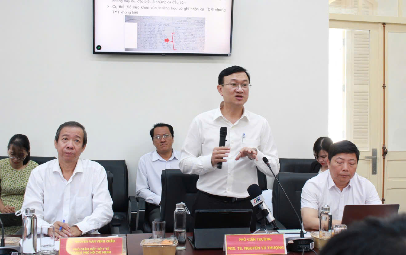 PGS.TS.BS Nguyễn Vũ Thượng, Phó Viện trưởng Viện Pasteur TP.HCM phát biểu.