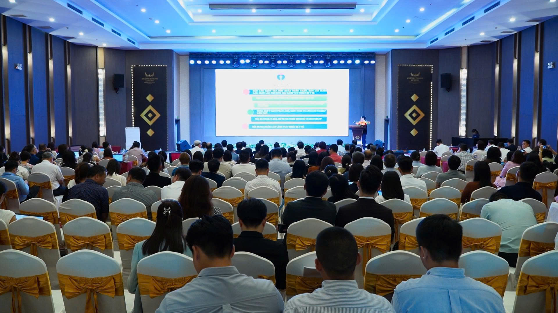 Hội nghị đối thoại giữa Bộ Y tế và doanh nghiệp về thiết bị y tế