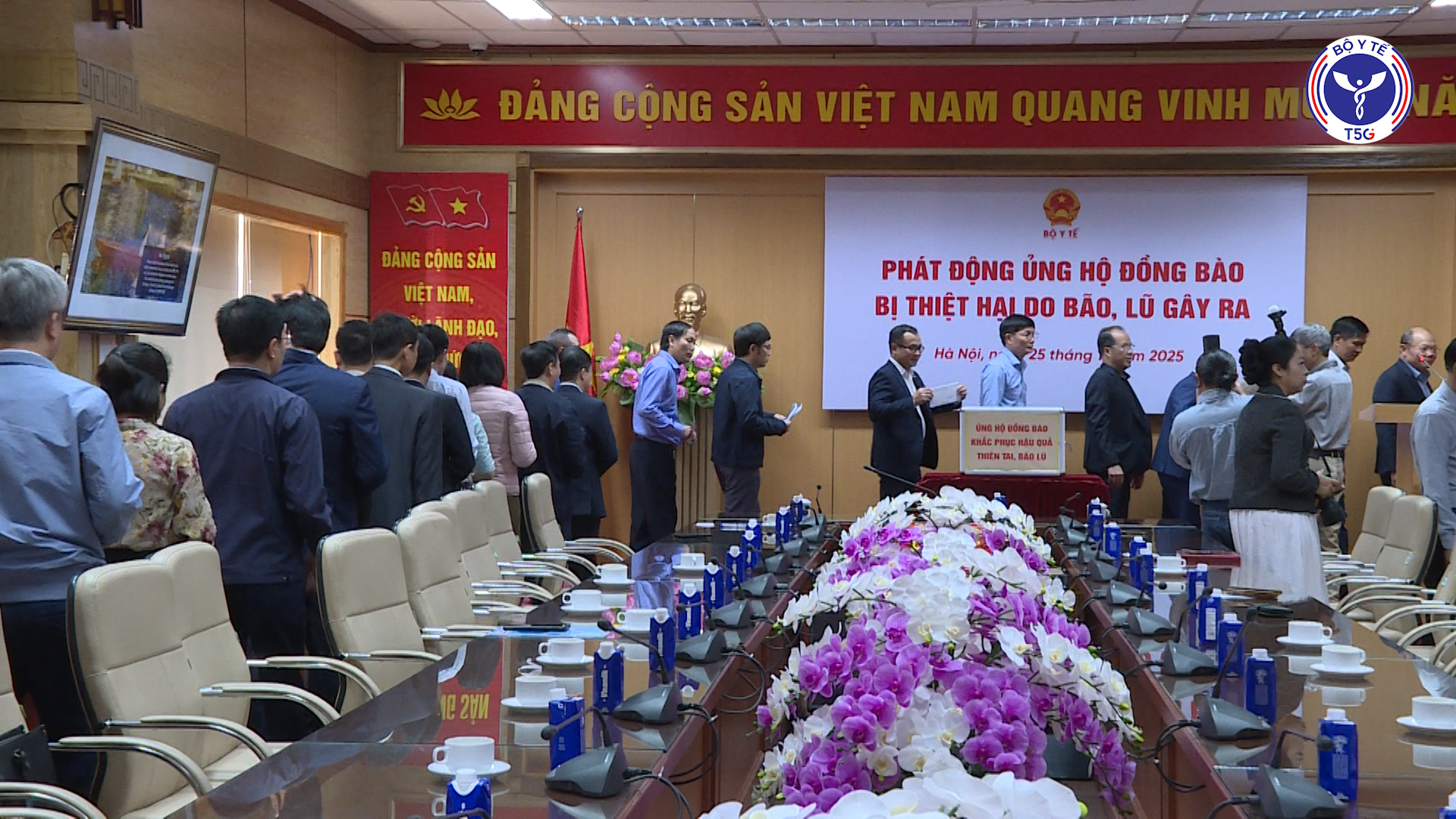 Bộ Y tế ủng hộ đồng bào các tỉnh miền Trung, Tây Nguyên đang chịu thiệt hại nặng nề do bão lũ gây ra