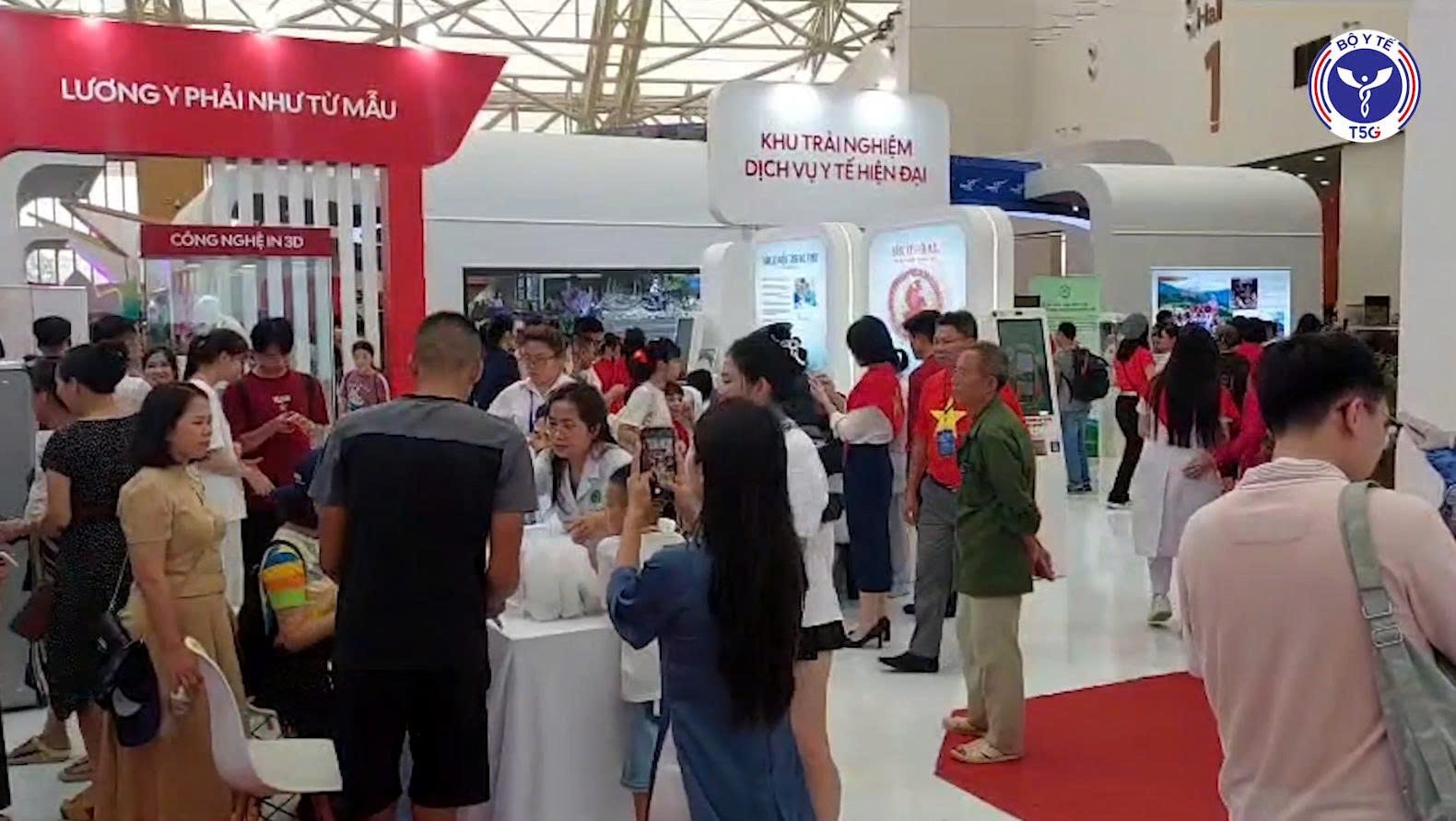 ẤN TƯỢNG TRIỂN LÃM “Y TẾ VIỆT NAM - HÀNH TRÌNH 80 NĂM VÌ SỨC KHỎE NHÂN DÂN”