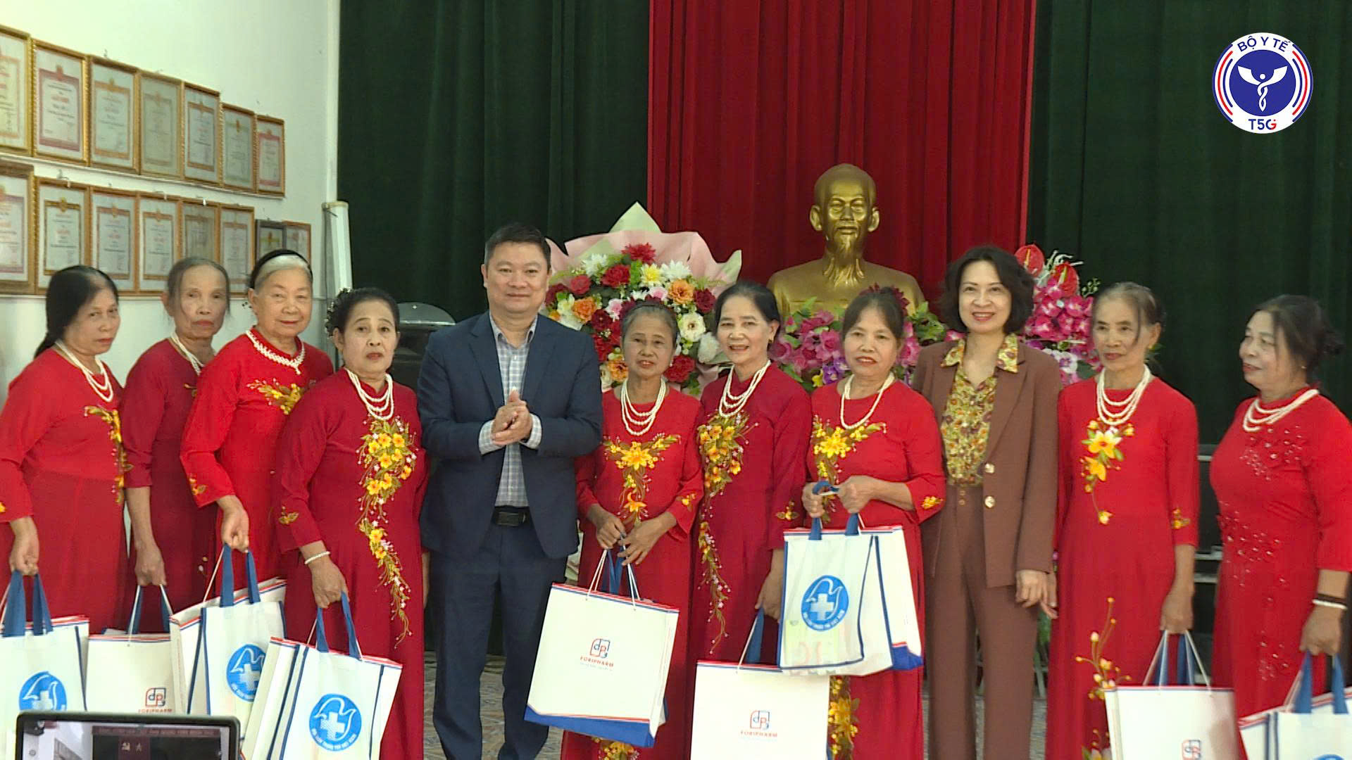 Thứ trưởng Bộ Y tế làm việc với lãnh đạo tỉnh Ninh Bình về nâng cao chất lượng chăm sóc người cao tuổi