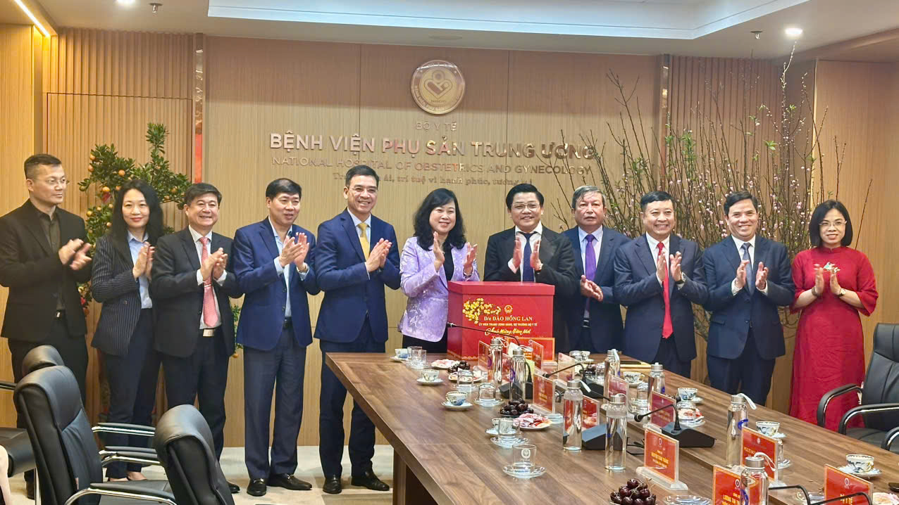 Bộ trưởng Bộ Y tế Đào Hồng Lan thăm, chúc tết tại Bệnh viện Phụ sản Trung ương