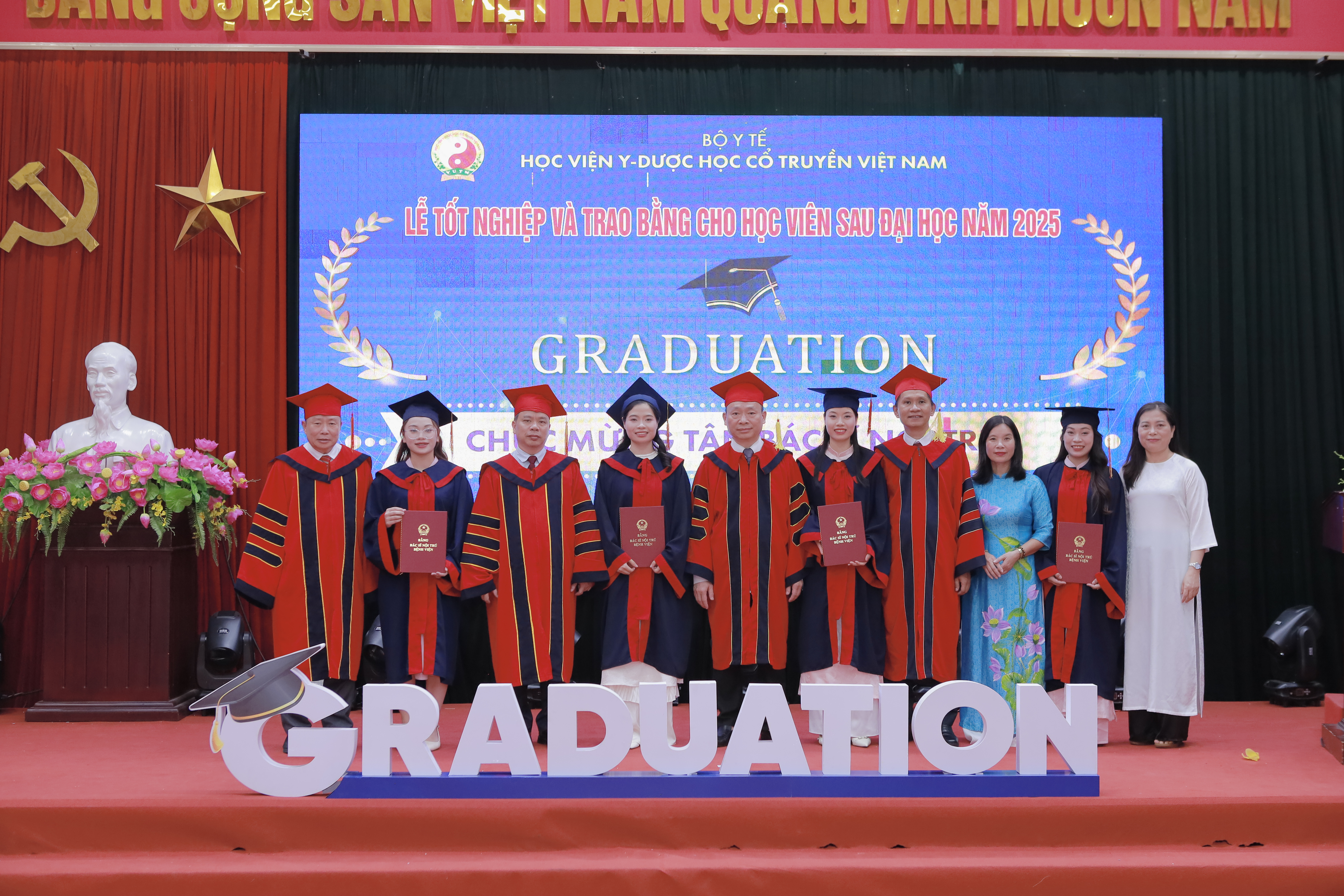 Học viện Y - Dược học cổ truyền Việt Nam tổ chức Lễ tốt nghiệp sau đại học và khai trương triển lãm kỷ niệm 20 năm thành lập