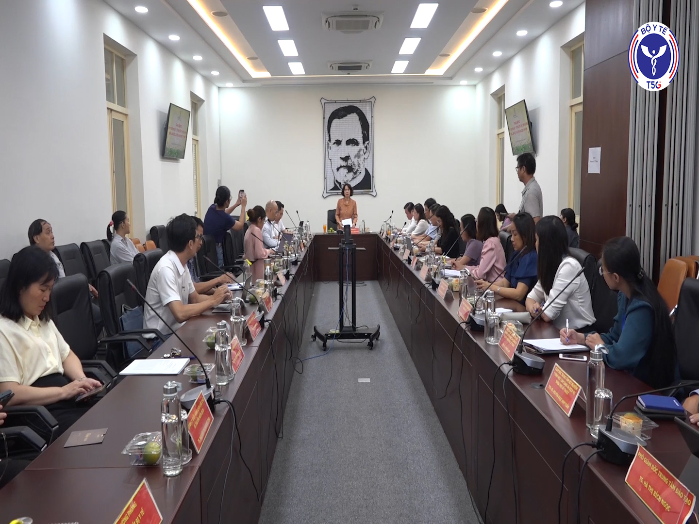 Thứ trưởng Bộ Y tế thăm và làm việc với Viện Pasteur thành phố Hồ Chí Minh