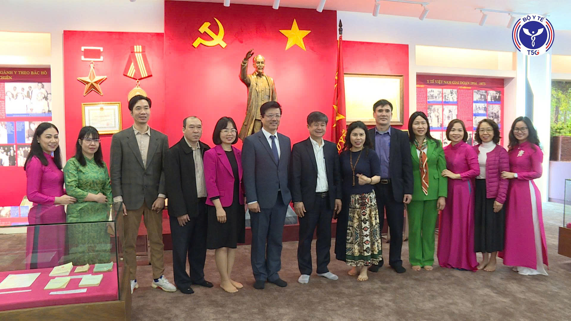 Các đơn vị ngành Y tế tham quan Phòng Truyền thống Bộ Y tế nhân kỷ niệm ngày 27/2