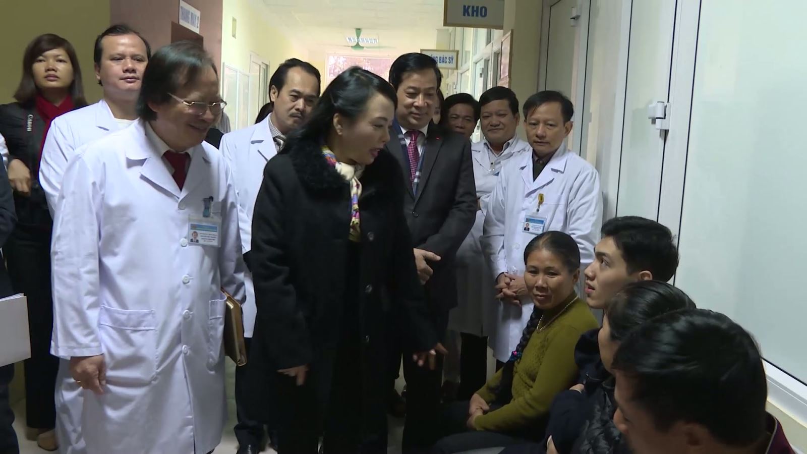 Bộ trưởng Bộ Y tế Nguyễn Thị Kim Tiến dẫn đầu đoàn công tác đến thăm, chúc Tết và kiểm tra việc trực tết tại một số bệnh viện