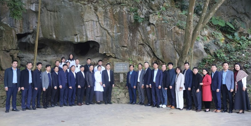 Đoàn công tác Bộ Y tế hoạt động về nguồn tại khu Di tích Bộ Y tế, tỉnh Tuyên Quang