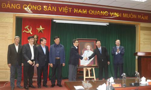 Ban Tuyên giáo Trung ương thăm, chúc mừng Bộ Y tế nhân Ngày Thầy thuốc Việt Nam