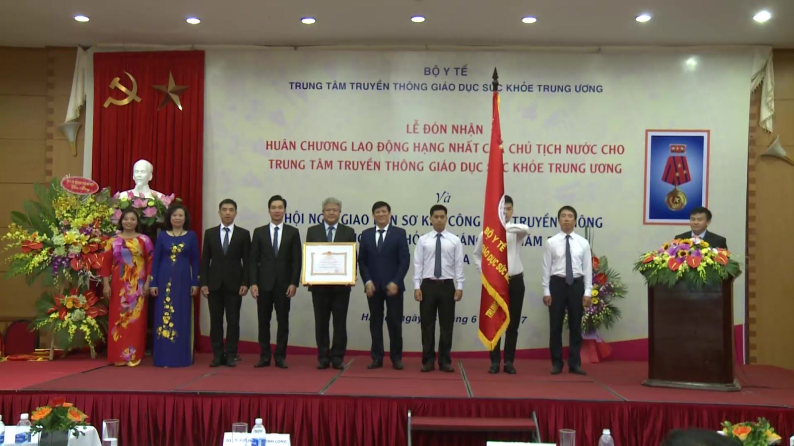 Trung tâm Truyền thông GDSK Trung ương đón nhận Huân chương Lao động hạng Nhất của Chủ tịch nước