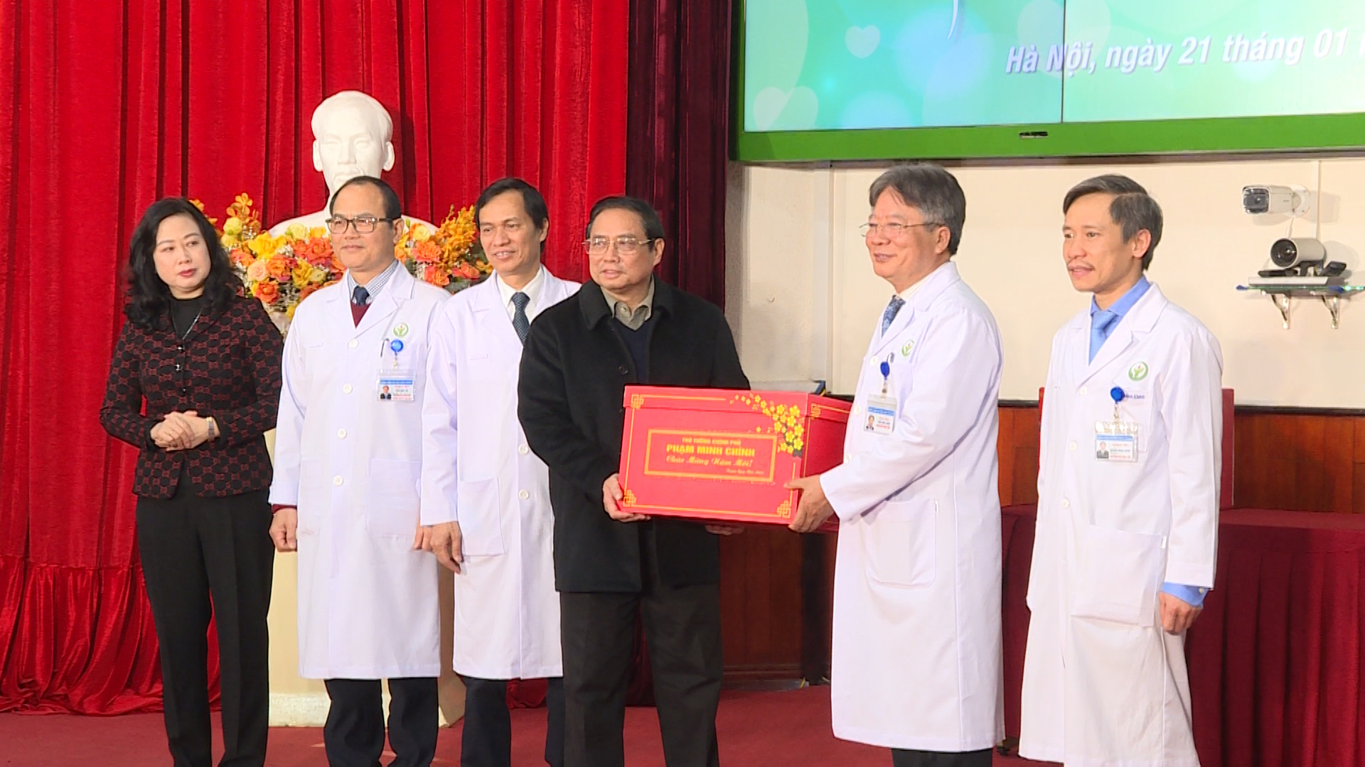 Thủ tướng Chính phủ thăm, chúc tết Qúy Mão tại Bệnh viện Việt Đức và Bệnh viện Nhiệt đới Trung ương cơ sở II