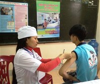 Y tế Nghệ An triển khai tiêm chủng vắc xin sởi - rubella cho đối tượng 16 - 17 tuổi