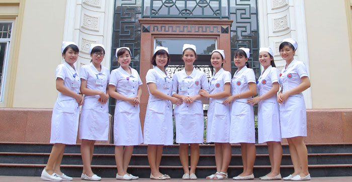 Công tác thực hiện Thông tư 45/2015/TT-BYT và đổi mới thái độ phục vụ hướng đến sự hài lòng của người bệnh tại Bệnh viện Đại học Y Hà Nội