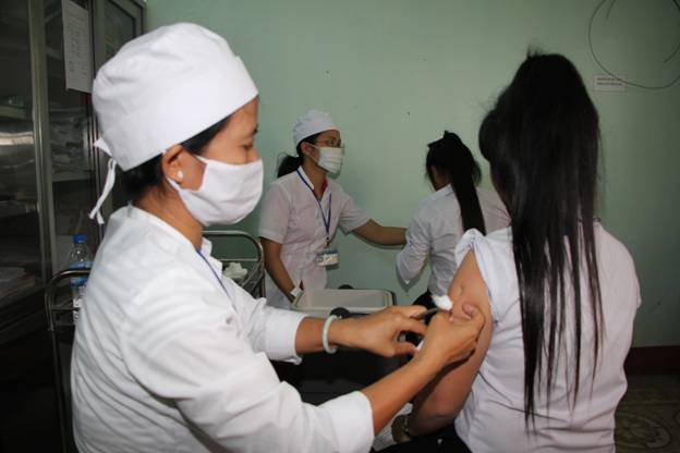 Quảng Ngãi đảm bảo an toàn công tác tiêm chủng sởi - rubella cho đối tượng 16-17 tuổi 