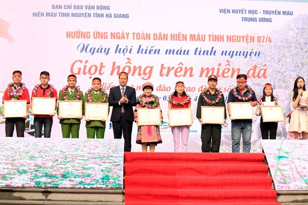 Hà Giang: Tôn vinh 10 người hiến máu tiêu biểu nhân dịp 7/4