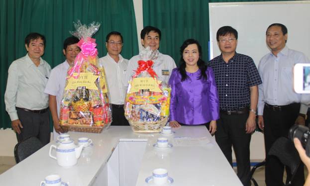 Bộ trưởng Nguyễn Thị Kim Tiến kiểm tra công tác khám chữa bệnh trong dịp Tết Nguyên đán tại thành phố Hồ chí Minh