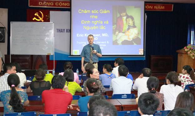 Việt Nam cần đẩy mạnh việc chăm sóc giảm nhẹ tại các cơ sở y tế