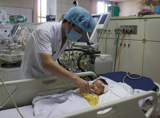 Cứu sống trẻ sơ sinh xuất huyết não nặng