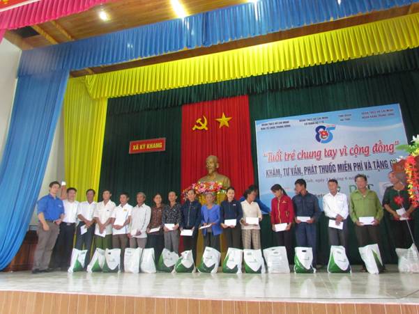 Đoàn Thanh niên Bộ Y tế phối hợp tổ chức khám, tư  vấn cấp phát thuốc miễn  phí 