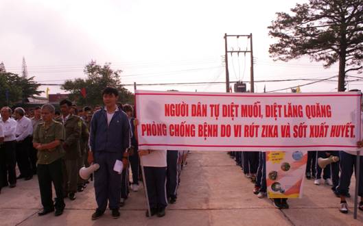 Trung tâm Y tế thành phố Bảo Lộc, tỉnh Lâm Đồng ra quân chiến dịch vận động người dân tự diệt lăng quăng, muỗi phòng chống bệnh lây truyền qua muỗi năm 2016