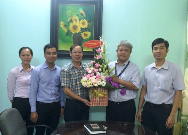 Viện Huyết học - Truyền máu Trung ương chúc mừng Trung tâm Truyền thông giáo dục sức khỏe Trung ương nhân kỷ niệm 91 năm Ngày Báo chí cách mạng Việt Nam