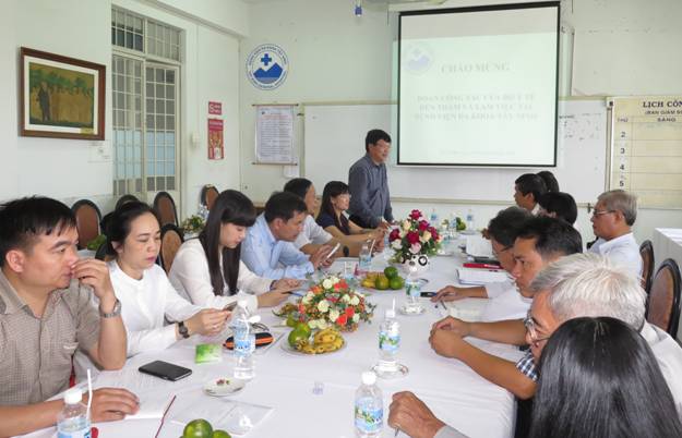 Rèn luyện kỹ năng giao tiếp, ứng xử, đổi mới phong cách, thái độ phục vụ, hướng tới sự hài lòng người bệnh