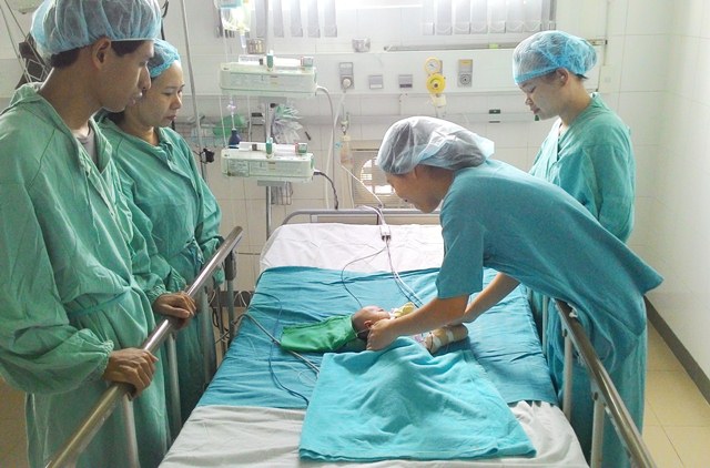 Phối hợp cứu sống trẻ sơ sinh bị đa chứng bệnh ở tim