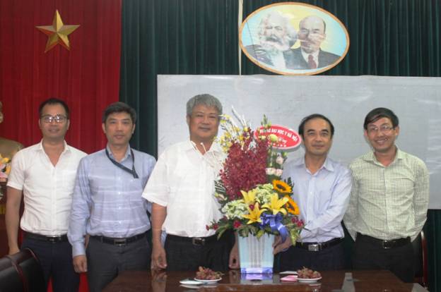Các đơn vị chúc mừng Trung tâm Truyền thông giáo dục sức khỏe Trung ương nhân kỷ niệm Ngày Báo chí cách mạng Việt Nam