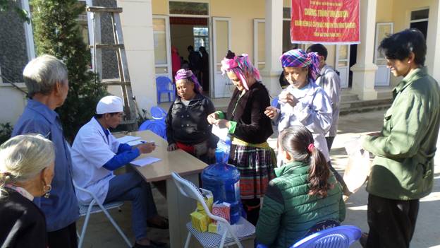Khám chữa bệnh tình nguyện, cấp thuốc miễn phí cho người nghèo