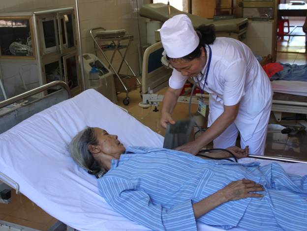 Vai trò quan trọng của công tác điều dưỡng, hộ sinh trong chăm sóc sức khỏe nhân dân