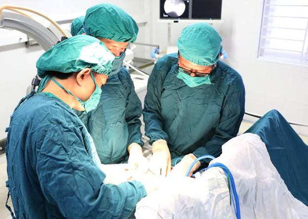 Bệnh viện Đa khoa tỉnh Hà Tĩnh triển khai thành công kỹ thuật phẫu thuật cột sống