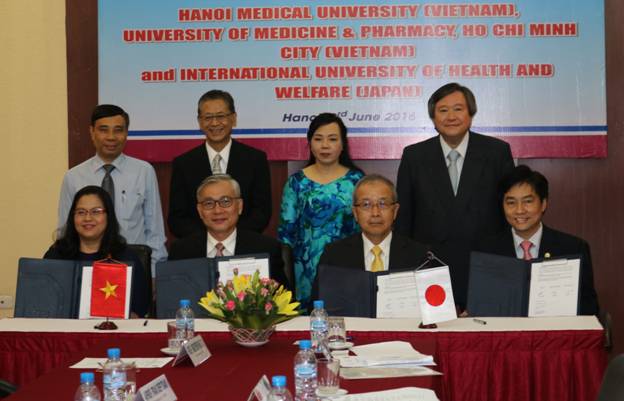 Lễ ký kết biên bản hợp tác giữa Trường Đại học Y Hà Nội, Trường Đại học Y dược TP. Hồ Chí Minh và trường Đại học quốc tế về sức khỏe và phúc lợi Nhật Bản 