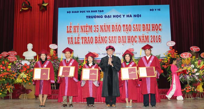 Trường Đại học Y Hà Nội kỷ niệm 35 năm đào tạo sau đại học và trao bằng tốt nghiệp cho học viên sau đại học