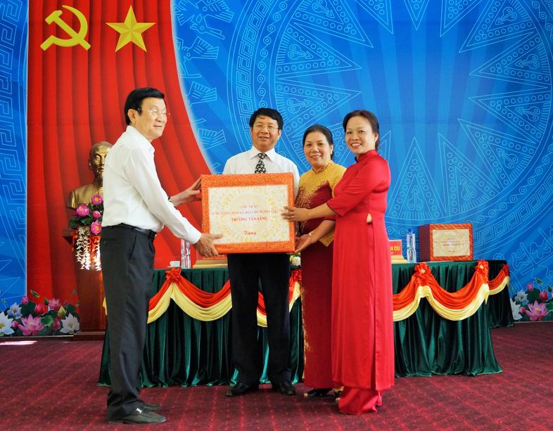 Chủ tịch nước Trương Tấn Sang thăm và làm việc tại trường Trung cấp y tế và Dự án Bệnh viện đa khoa tỉnh Bắc Kạn