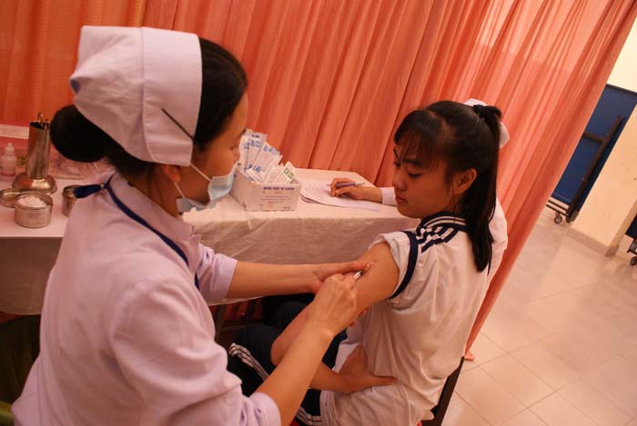 Lâm Đồng: Đồng loạt triển khai tiêm vắc xin sởi - rubella cho đối tượng trong độ tuổi 16 -17 tuổi