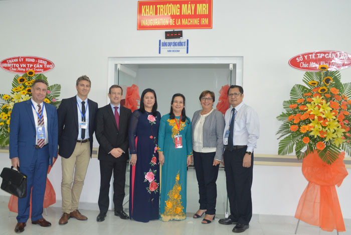 Đoàn Cộng hòa Pháp đến thăm và làm việc tại Bệnh viện Đa khoa thành phố Cần Thơ