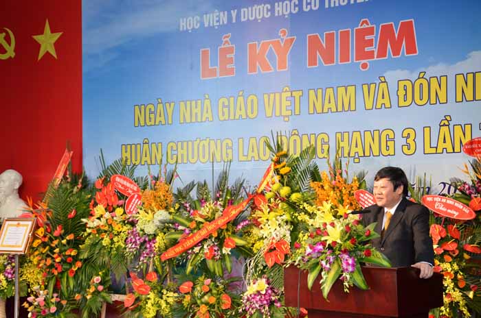 Học viện Y Dược học cổ truyền Việt Nam kỷ niệm ngày Nhà giáo Việt Nam và đón nhận Huân chương Lao động hạng Ba
