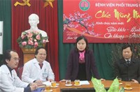 Thứ trưởng Bộ Y tế kiểm tra công tác chuẩn bị trực Tết của Bệnh viện Phổi Trung ương