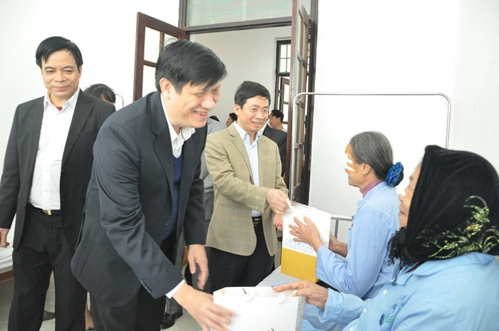 200 người dân được khám, phẫu thuật đục thể thủy tinh bằng phương pháp Phaco miễn phí tại huyện Tân Sơn, tỉnh Phú Thọ