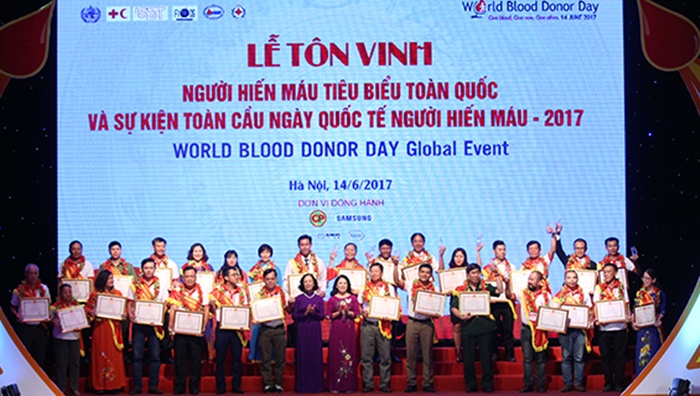 Tôn vinh 100 người hiến máu tình nguyện tiêu biểu năm 2017