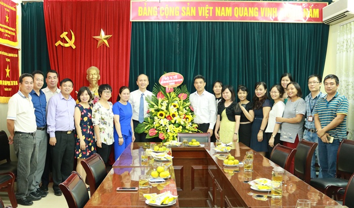 Thứ trưởng Bộ Y tế Lê Quang Cường chúc mừng Trung tâm Truyền thông Giáo dục sức khỏe Trung ương nhân ngày Báo chí Cách mạng Việt Nam