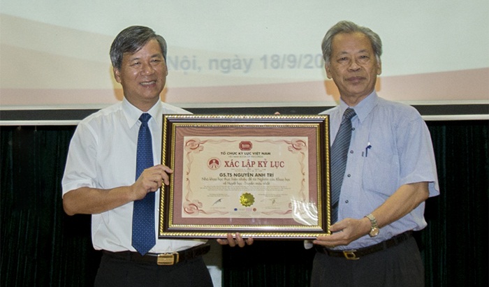GS.TS. Nguyễn Anh Trí được trao Kỷ lục Việt Nam - Nhà khoa học thực hiện nhiều đề tài nghiên cứu khoa học về Huyết học - Truyền máu nhất