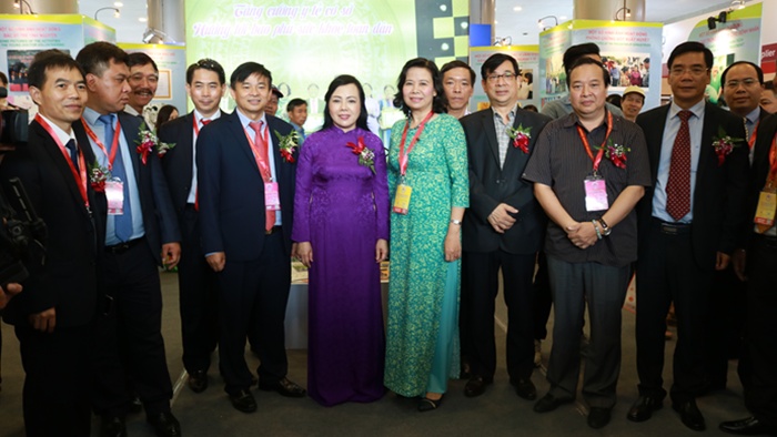 Bộ trưởng Nguyễn Thị Kim Tiến cắt băng khai mạc Triển lãm Quốc tế chuyên ngành Y dược Việt Nam lần thứ 25