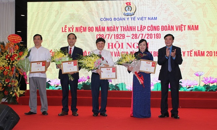 Kỷ niệm 90 năm Công đoàn Việt Nam, biểu dương cán bộ tiêu biểu ngành Y tế 2019