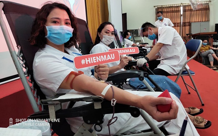Nhiều cán bộ thầy thuốc tham gia hiến máu tình nguyện tại Bệnh viện Phụ sản Trung ương
